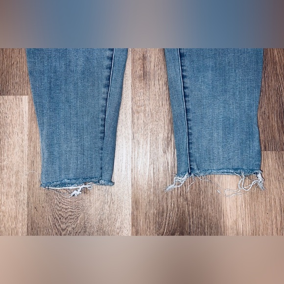 Maurices Woman’s Denim High Rise Distressed Skinny Jeans Size Medium - Picture 2 of 9